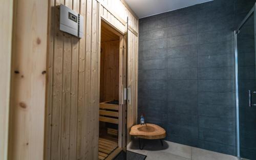 Kúpeľňa v ubytovaní Apartamenty SPOKOLOKO Skrzyczne Residence Korzenny i Kamienny