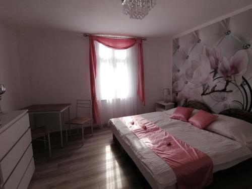 Katil atau katil-katil dalam bilik di Villa Napsugár