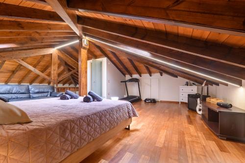 a bedroom with a large bed and wooden ceilings at Sunshine House Corfu in Anemómylos