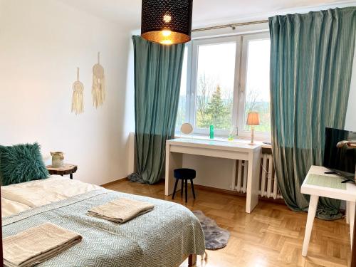 Postel nebo postele na pokoji v ubytování Uroczy Apartament 50 metrów od Krupówek, 2 osobne sypialnie