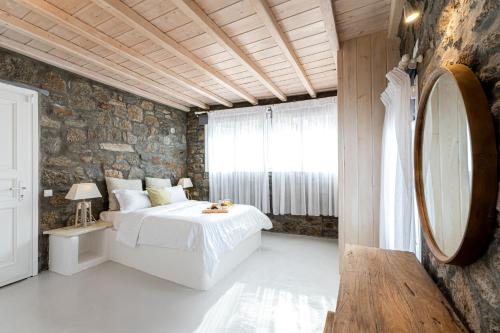 En eller flere senge i et værelse på Villa Thelgo Mykonos