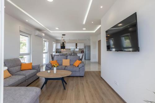 Luxury Villa La nonna Ana - heated pool, sea view, near Split