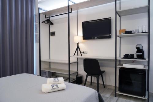 En tv och/eller ett underhållningssystem på FamiliaINN Rooms & Apartments