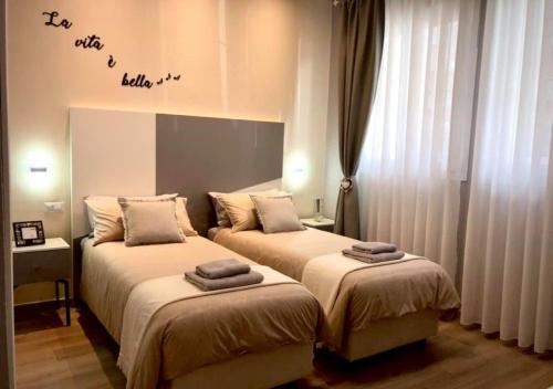 A bed or beds in a room at Room sweet Room 2