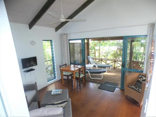 Istumisnurk majutusasutuses Aroa Kainga Bungalows and Apartment