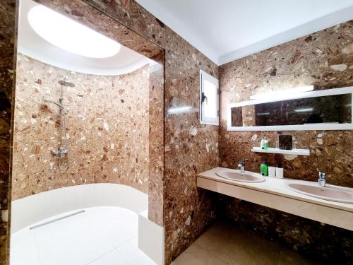 a bathroom with two sinks and a shower at Luxury Coral Beach first line of the sea in Playa Honda