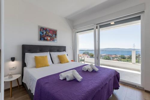 Posteľ alebo postele v izbe v ubytovaní Luxury Villa La nonna Ana - heated pool, sea view, near Split