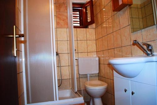 Fotografia z galérie ubytovania Apartment in Pisak with sea view, terrace, air conditioning, WiFi (3817-1) v Pisaku