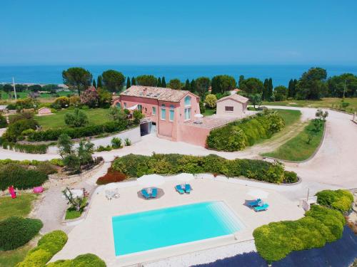 an aerial view of a house with a swimming pool at Nontiscordardimé B&B Villa Agriturismo in Civitanova Marche