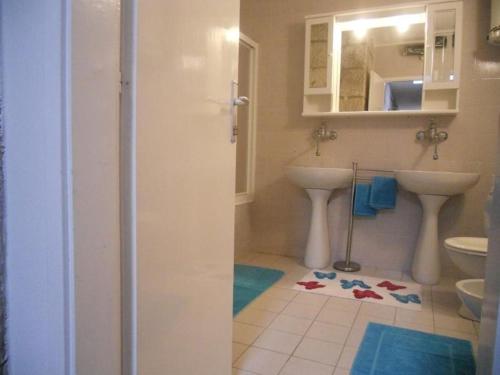 Koupelna v ubytování Apartment in Korcula with sea view, terrace, air conditioning, Wi-Fi (4695-1)