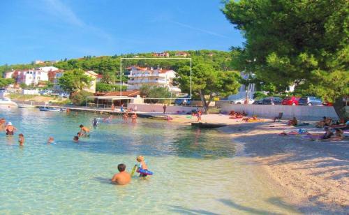 Studio Apartment in Trogir with Sea View, Terrace, Air Conditioning, Wi-Fi (4786-5), Trogir, Croaţia