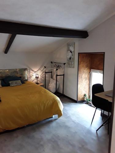 Postel nebo postele na pokoji v ubytování La chambre d'à côté