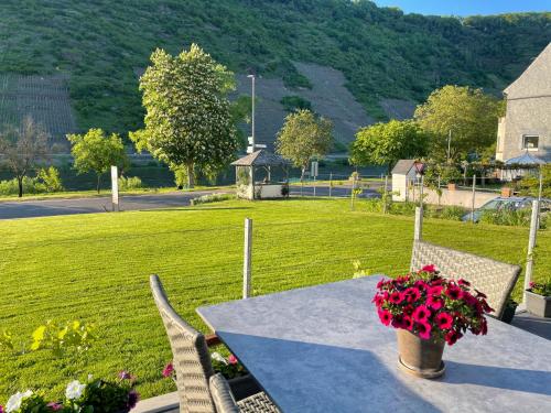 a table with flowers on top of a field at Weinbergs Loge in Ernst