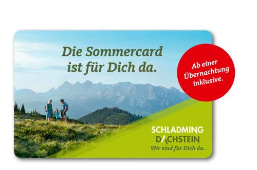 una copertina di un libro con due persone che camminano su una montagna di Steinerhaus Berggasthof a Gröbming