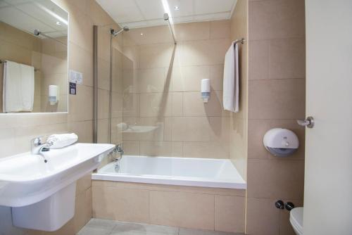 Koupelna v ubytování Hotel Tarba