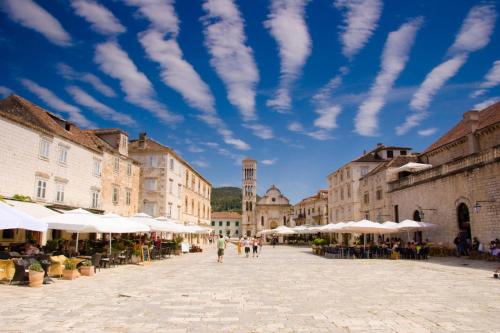Apartment in Hvar town with sea view, terrace, air conditioning, Wi-Fi (3666-4)