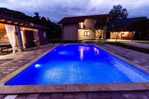  Holiday Home Faruk -  Room  picture :   Tea/Coffee maker    Shower    TV                           