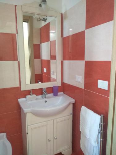 a bathroom with a sink and a mirror at B&B Vistamareblu in San Foca