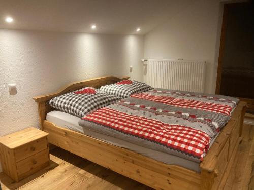 two beds with red and white blankets on them in a room at Ferienwohnung Allgäuflair in Missen-Wilhams
