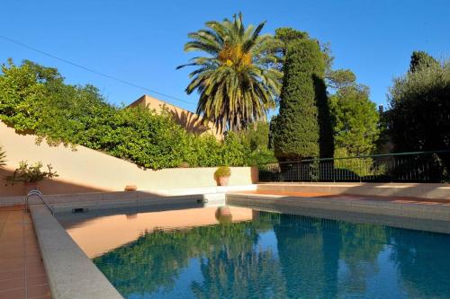 Swimmingpoolen hos eller tæt på AMAZING SEA VIEW APARTMENT with Private Close Parking