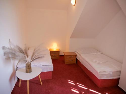 A bed or beds in a room at Penzion a restaurace U Červinků