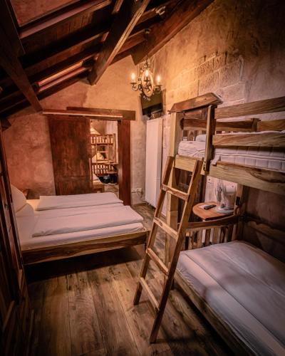a room with two bunk beds and a ladder at Vaya Casa in Kappelrodeck
