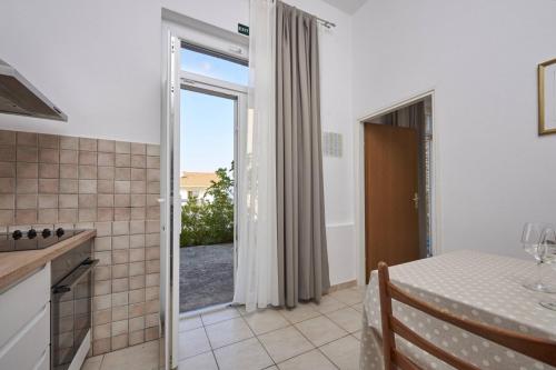 Fotografia z galérie ubytovania Apartment in Slatine with terrace, air conditioning, WiFi (4789-1) v Trogiri