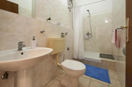 Apartment in Slatine with terrace, air conditioning, WiFi (4789-1)