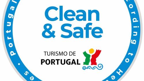 a logo for clean and safe at Parador Casa Da Insua in Penalva do Castelo