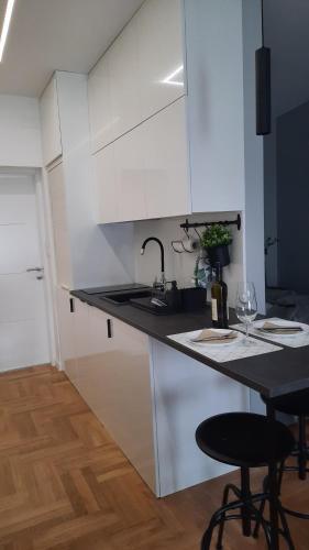 Kuhinja oz. manjša kuhinja v nastanitvi NINA Studio Apartment