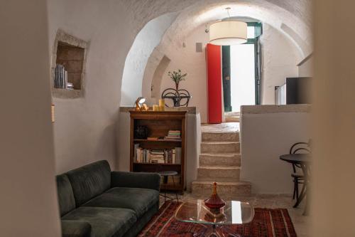 a living room with a couch and a table at Il Sogno delle Benedettine in Ostuni