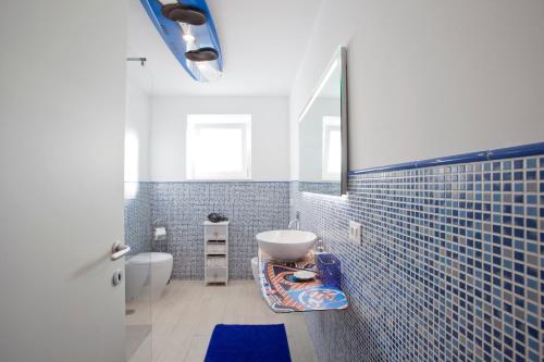 Surf and Windsurfer House Anzioにあるバスルーム