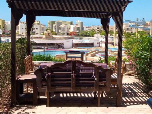 chalet1 ch21 with a wonderful view 2 bed rooms terrace and garden green beach