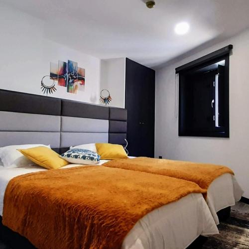 a bedroom with two beds and a window at Taska Vila Velha in Mirandela