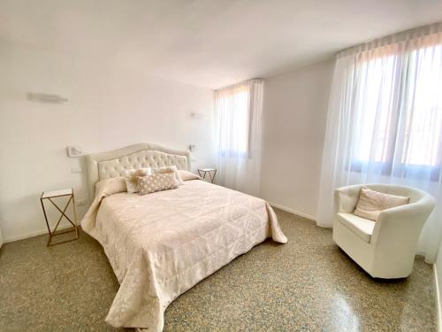 a bedroom with a bed, desk, and chair at Ca’ degli Oresi in Venice
