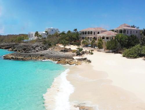 a view of a beach with houses and the ocean at Sandcastle Villa in Crocus Hill