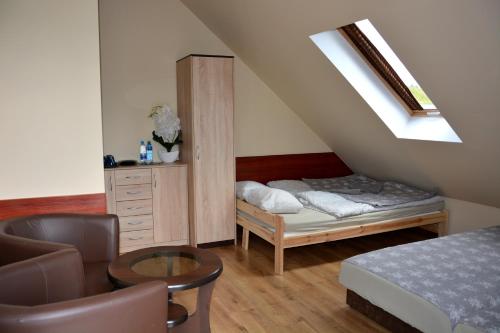 A bed or beds in a room at Apartamenty i Pokoje Gościnne Ala
