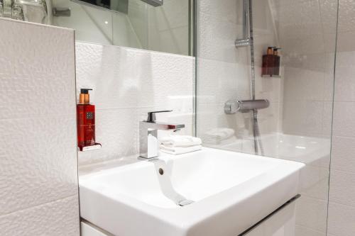 Ein Badezimmer in der Unterkunft Hotel Sebastians
