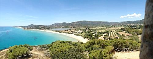 芡歐的住宿－DomoMea - Villetta dell'Agave，享有海滩和大海的景色