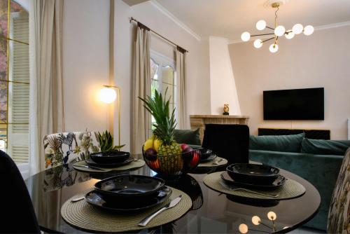 Regina's Downtown Apartment by CorfuEscapes