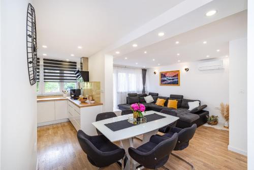 M&F Luxury Apartment