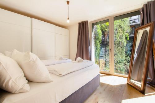Säng eller sängar i ett rum på Luxury Residence near Parlament in @YourVienna