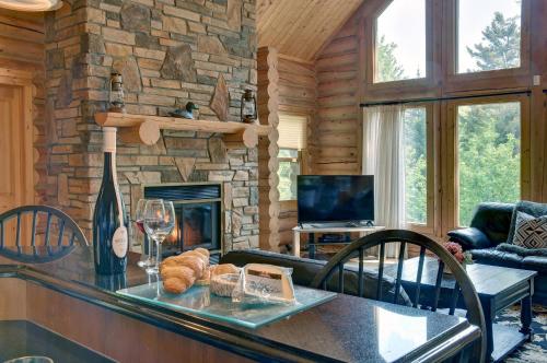 Friends and family reunion with lake access and indoor hot tub