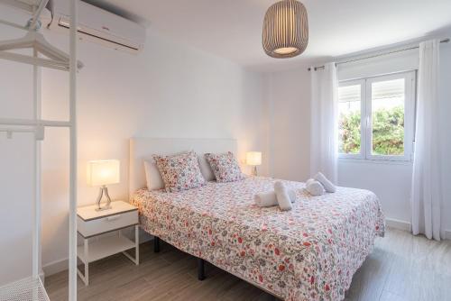 Posteľ alebo postele v izbe v ubytovaní Atalaya beach by ELE Apartments
