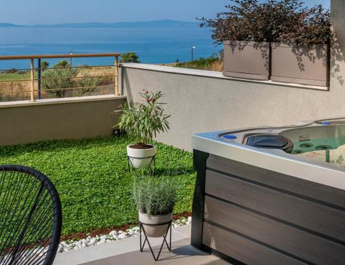 Zaloo, Luxury Apartment with Sea-View and Jacuzzi