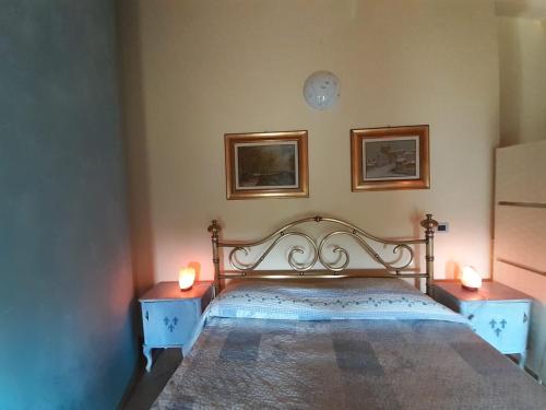 a bedroom with a bed with two lights on it at I Boidi in Nizza Monferrato