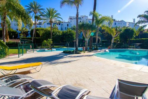 Apartamento Terrazas de Puerto Banus con piscina., Marbella ...