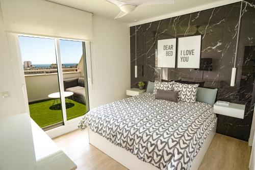 Beautiful apartment with 2 terraces, Pool & Beach