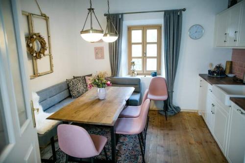 Kuchyňa alebo kuchynka v ubytovaní Apartment Aussee- Beletage Salzherrenhof- Küche, WLAN, Netflix