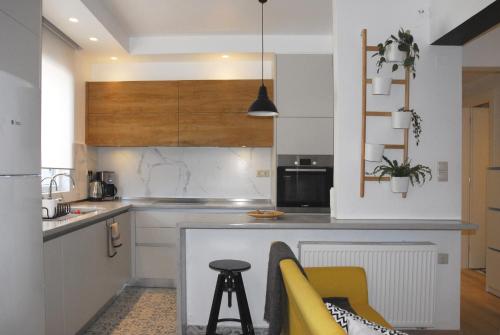 Modern house with garden and bathroom TV in front of the Venetial Walls